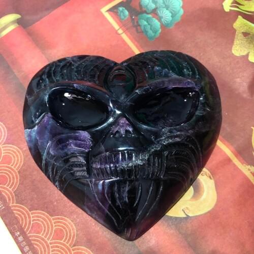 1pcs Hand-carved natural crystal heart green fluorite crystal heart with skull face reiki healing tai