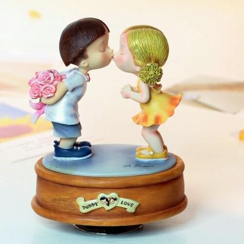 Rotating music box resin lovers music box birthday gift girlfriend wedding gifts home decoration