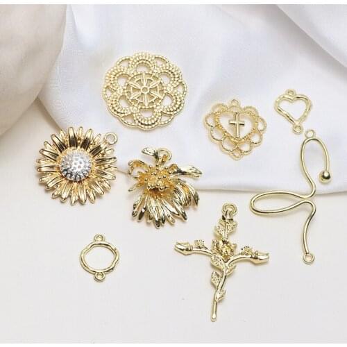 Simple wind sun flower withering beauty flower hollow geometric pendant diy hand accessory earring accessories material