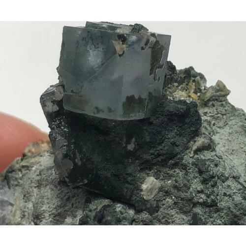 121.7gNatural fluorite mica mineral stone home decoration ring vein healing geology teaching specimen decoration