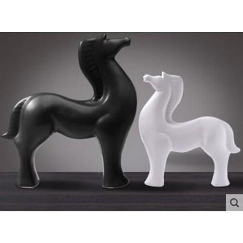 HOME OFFICE RESTAURANT TABLE DECORATIONS, EUROPEAN HORSE CRAFT STATUES, CREATIVE CERAMIC WEDDING GIFTS
