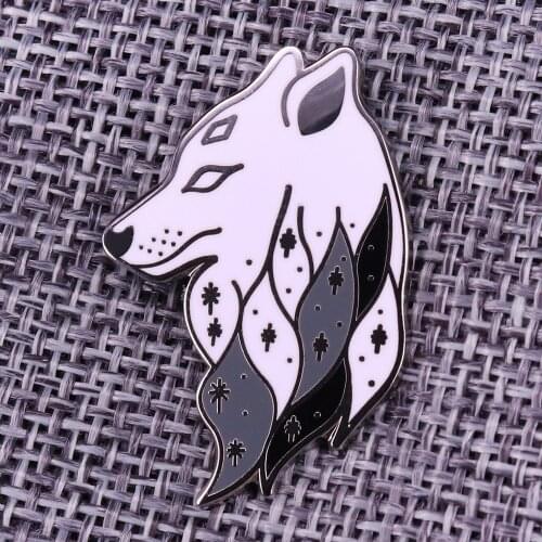 Nature wolf head Brooch gorgeous galaxy animal Enamel Pin super cute gift for wolves lovers