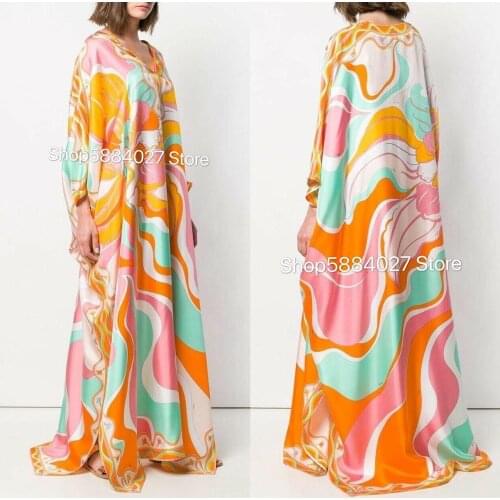 New loose large V-neck fashion beautiful elastic knitted party dress