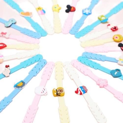 Childrens mask hook cartoon mask buckle student adjustable ear protection silicone environmental protection hanging mask