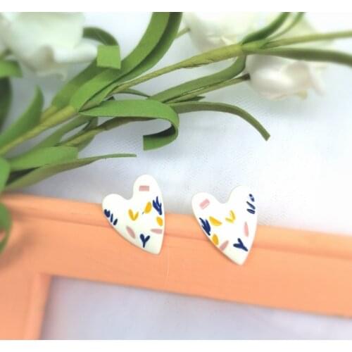 Fashion simple love shape earrings worn daily by taking snapshots earrings female hearts earring jewelry accessories