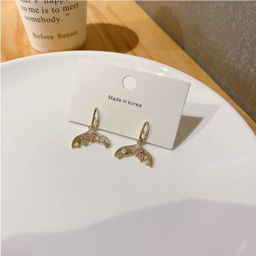 Popular Fishtail Zircon And Pearls Delicate Earrings Female Personality Simple Youtuber Stud Earring