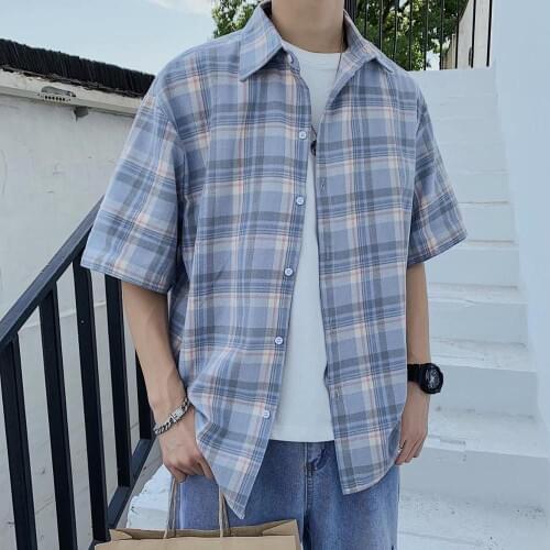 Summer new short-sleeved shirt mens loose plaid five-point sleeve shirt Korean version of the trend student half-sleeved shirt