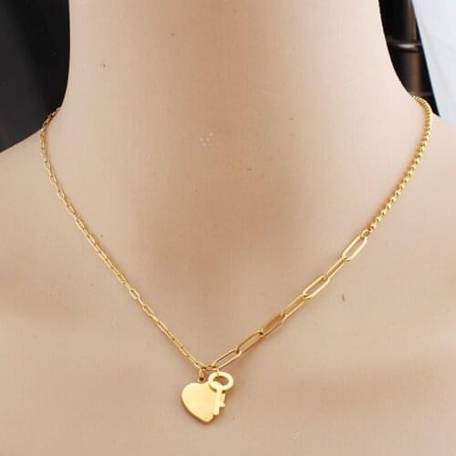 Key Pendant Necklace Womens Gold Color Short Necklace Temperament Fashion Jewelry Wholesale