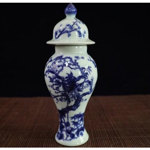 Exquisite Chinese Classical Collection Home Decoration Blue and White Porcelain Flower and Bird with Lid Earthen Jar / Pot