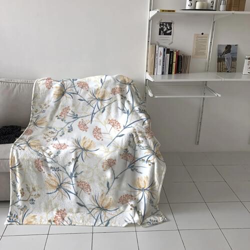 Snow Lotus Fruit Branches Leaves Throw Blanket Travel Blanket Portable Soft Bedspread Microfiber Flannel Blankets for Beds