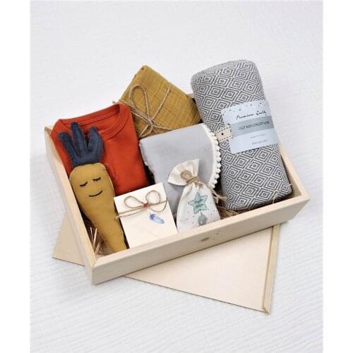 Baby Bodysuit 100% Cotton knitwear Snapsuit, Muslin Blanket, Apron, Toy, Notepaper and Wooden Box for Boys and Girls Pack of 7