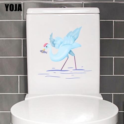 YOJA 25X24.2CM Birds Eat Fish Toilet Sticker Wall Decal Home Decor Funny Cartoon T3-1227