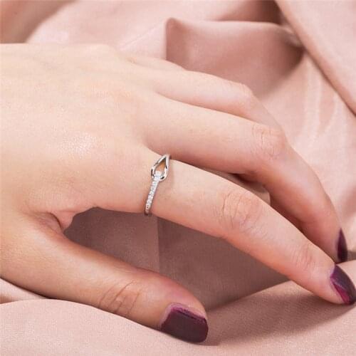 Fashion Jewelry Minimalism Shining Belt Buckle Knotted Shape Opening Adjustable Zircon Ring for Woman Daily Engagement Ring