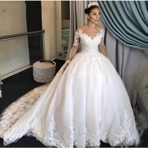 Luxury Ball Gown Lace Wedding Dresses Princess Long Sleeves Vintage Scoop Appliques Chapel Train Designer Wedding Bridal Gowns