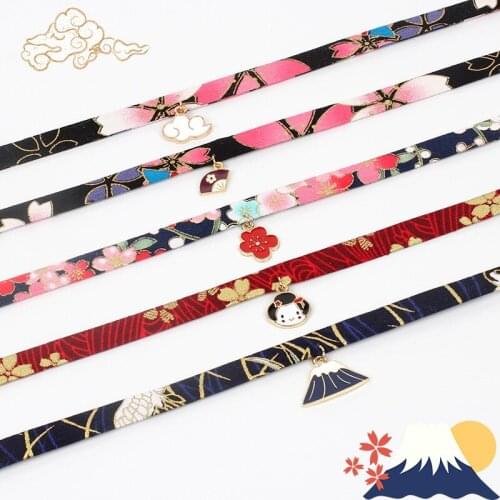 8Seasons Chokers On The Neck