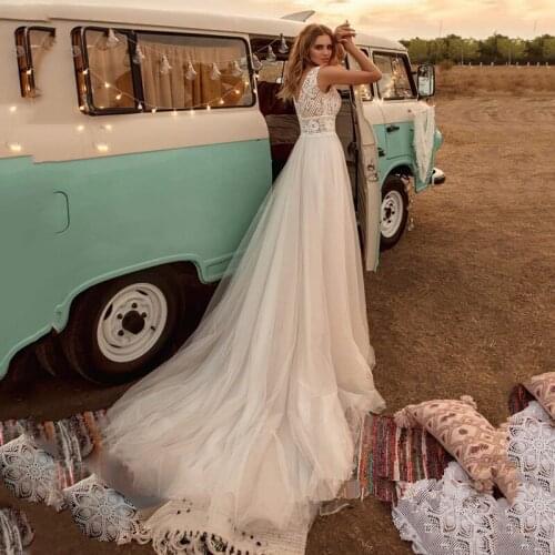 Boho A-Line Wedding Dresses 2021 V-Neck Vintage Lace Bohemian Bridal Gowns Sweep Train White Ivory Sleeveless Vestido De Novia