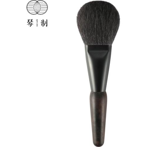 QINZHI Professional Handmade Make Up Brush Z105 Flat Round Face Powder Blush Brush Soft Saikoho Goat Hair Makeup Brushes