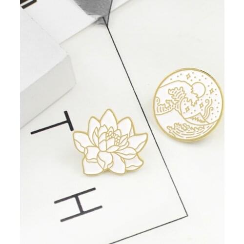 Lotus Wave Round Badge Brooch Seaside Wave Star Moon Ocean Plant Enamel Pin Hat Coat Lapel Brooch Neutral Japanese Gifts