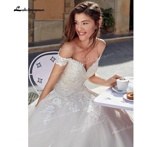 Gorgeous Tulle A-Line Wedding Dresses Off The Shoulder Sweetheart Neck With Lace Appliques Sleeveless Cathedral Train Bride Gown
