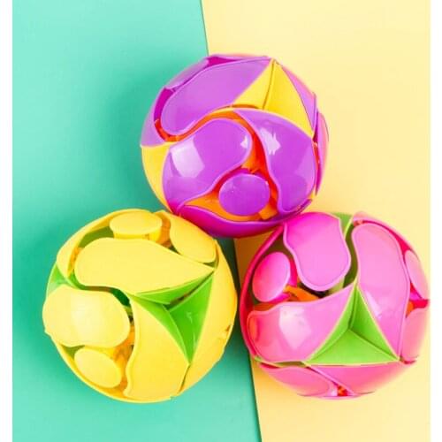 1Pcs Color Changing Ball Toy Hand Throwing Sensory Decompression Accessory for Kids / Adults Random Color