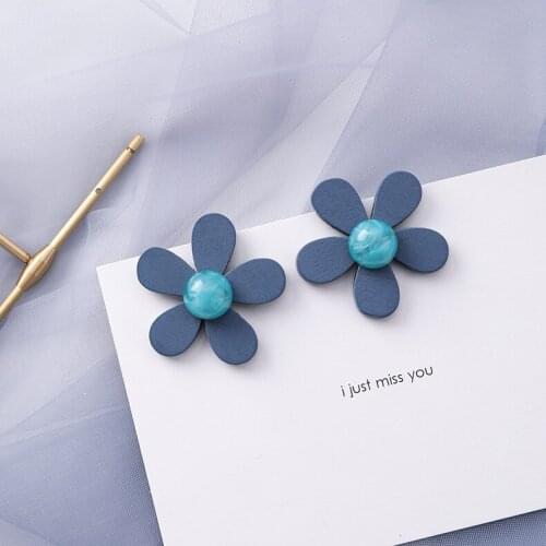 Simple and Stylish Girly Flower-shaped Earrings, Small and Exquisite Blue-gray Earrings