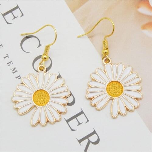 Julie Wang 1 Pair Alloy Cute Daisy Flower Earrings Simple Sweet Dangle Eardrop For Women Party Wedding Jewelry Accessory