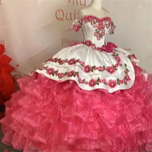 2021 Luxury White Ball Gown Quinceanera Dresses Sleeveless Sweetheart Off Shoulder Applique Sweet 16 Dress Party Wear