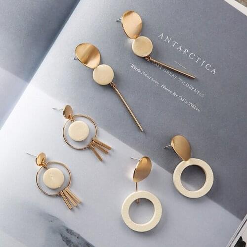 2018 Korean Simple Earrings Geometry White Wooden Frosted Metal Circular Ear Stud for Women Fashion Wood Jewelry Accessories