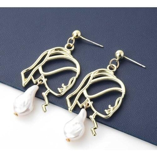 Europe And The United States Exaggerated Style Earrings Fashion Temperament Abstract Face Shape Imitation Pearl Earrings Gift