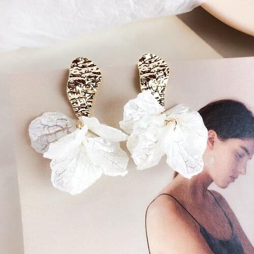 Dominated 2019 New Resin Petal Women Earrings Exaggerated contracted irregular metal Drop earrings Jewelry
