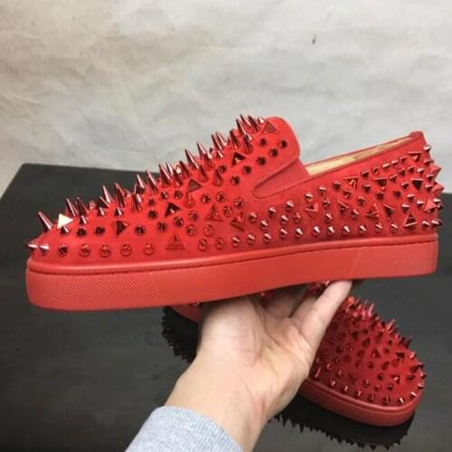 Red Super Rivets Suede Spiked Leisure Shoes Walking Sneaker Outdoor Sports Shoes for Men Slip-On Fashion Retro Shoes Low Top