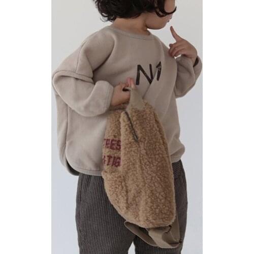 2019 Korean childrens clothing winter new boys and girls loose shoulders letter printing velvet boys long sleeve tops