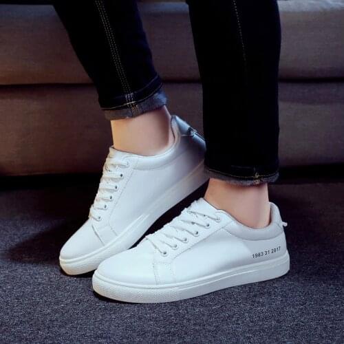 Sport Shoes Men Light Weight Sneakers Tenis Flat Shoes Man Student Skateboarding Shoes Leather Sports Bottomed White Shoes