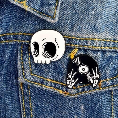XEDZ Cartoon Black Hip Hop Pickup CD White Skull Enamel Brooch Halloween White Shirt Backpack Lapel Brooch Metal Badge Jewelry