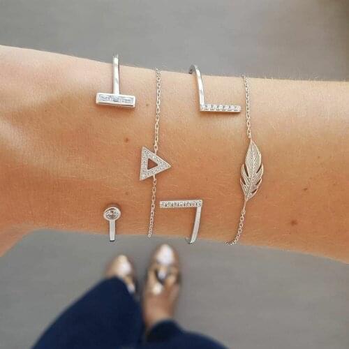 Pack of 4 bangle bracelet with hollow triangle and embossed leaf design in mixed link chains