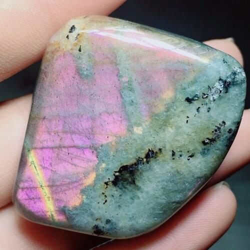 Labradorite free from