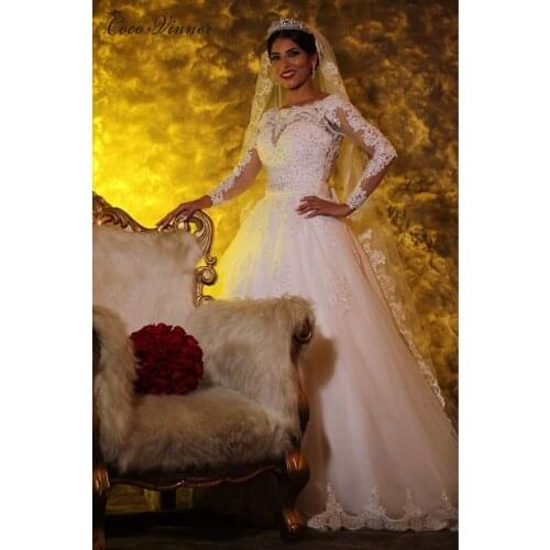 Boat Neck Beaded Sashes Vintage Wedding Dress Embroidery Appliques Pearls Crystal Beads Ball Gown Wedding Dresses W0007