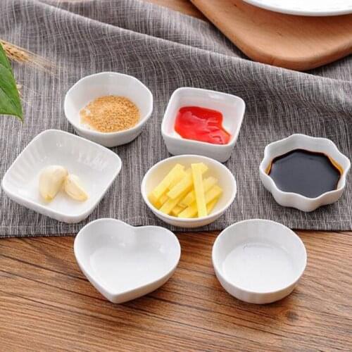 2pcs/set Japanese Style White Color Ceramic Seasoning Dish Sauce Vinegar Heart Round Shape Dish Dinnerware Kitchen Supply