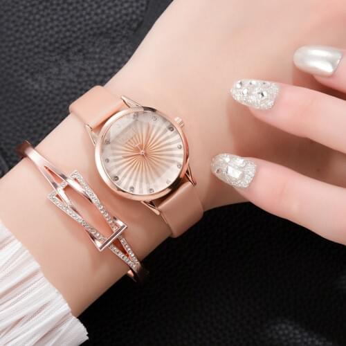 1Pcs New Fashion Luxury Watches Women Alloy Gradient Color Quartz Bracelet Watch Ladies Dress Watches Starry Clock