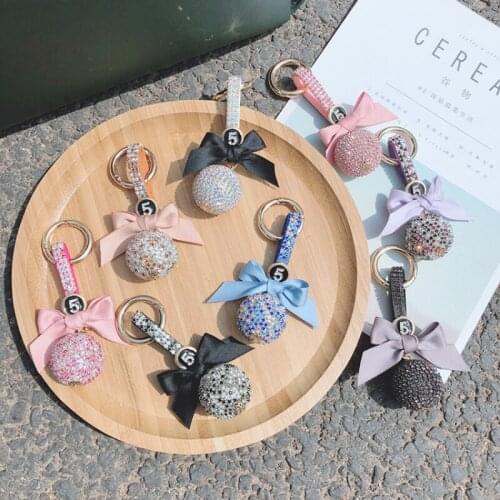 2021 New Creative Diamond Crystal Ball Keychain Fashion Trend Personality Car Keychain Ladies Bag Bow Gift Pendant Keychain