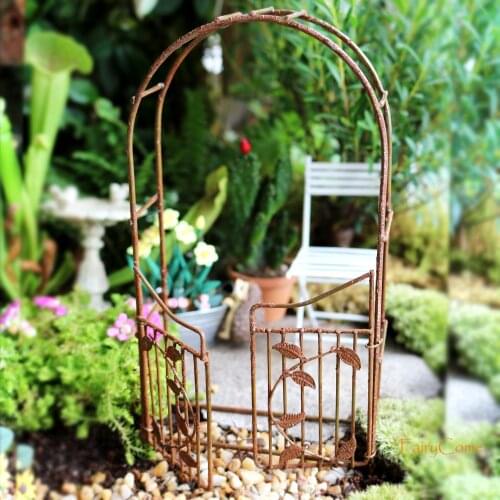 Fairy Garden Rusted Arbor and Gate Rusty Arch With Swinging Door Vintage Iron Metal Craft Miniture Garden Ornaments Decorations