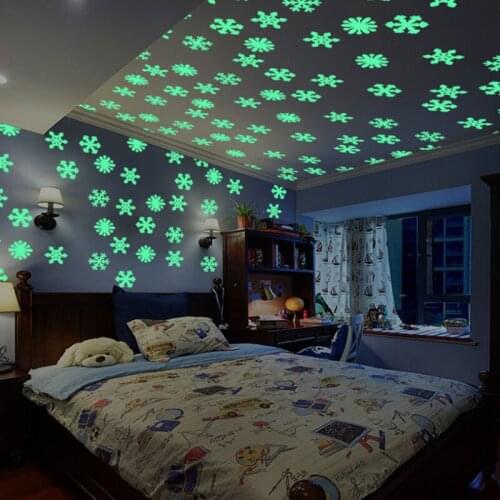 50pcs 3D Snowflake Luminous Wall Sticker Fluorescent Glow In The Dark Wall Decal For Homw Kids Room Bedroom Christmas Decor