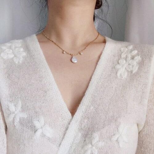 Baroque Style Irregular Pearl Pendant Necklace Elegant Womens Wedding Gold Clavicle Chain Choker Elegant Ladies Party Jewelry