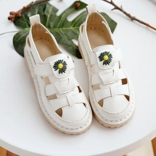 2020 summer white shoes comfortable soft sole hollow daisy flower sandals all-match small fresh casual flat student shoes women