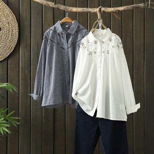 White Lapel Embroidery Floral Shirt Long Sleeve Spring Camisas Mujer 2021 New Casual Plaid Blouses Women Loose All-Match Blusas