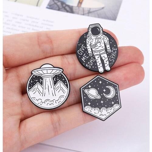 1x Landing On The Moon Spacecraft Brooch Astronaut Backpack Enamel Brooch Spaceship Planet Badge Explorer Jewelry Gift |Brooches