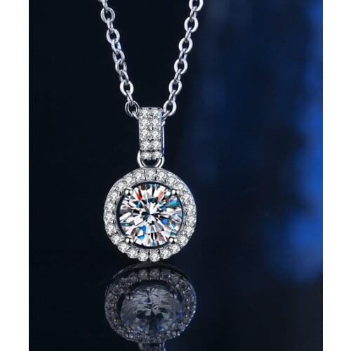 2 Carat Moissanite Stone Pendant Necklace Female Collarbone Chain New Niche Design Feeling Gift for Girlfriend