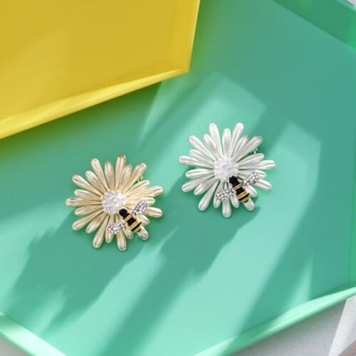 2020 Elegant Bee Flower Rhinestone Animal Brooch for Women Wedding Party Crystal Badge Brooch Statement Wholesale Jewelry Gift