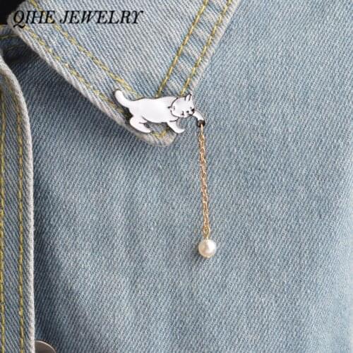 QIHE JEWELRY Cat Pin With Pearl Tassel Cat Brooch Badge Funny Cat Jewelry For Girl Gift
