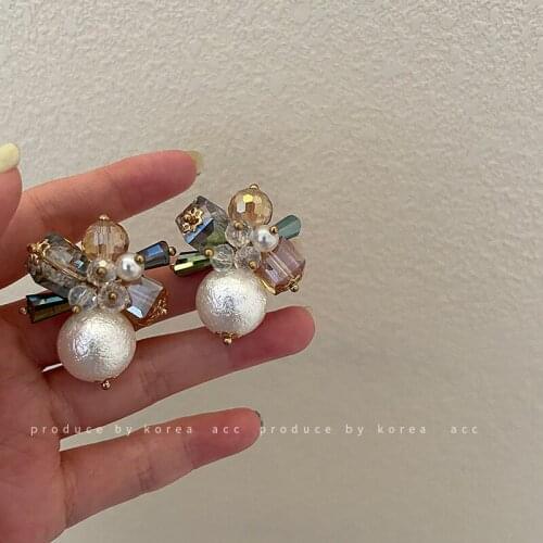 2021 Wholesale Korean Retro Earrings Elegant Pearl Crystal Flowers Dignified Earrings Light Luxury High-end Personalized Jewelry